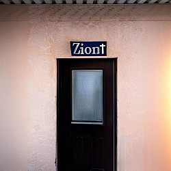 อาคารประชุมคริสตจักรฟันดาเมทันลิส โบสถ์ห้องแถว จังหวัดระยอง อำเภอปลวกแดง ตำบลแม่นํ้าคู้